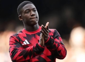 索要10倍薪资未果!曼联20岁中场新星不满,两日内决定自己的未来