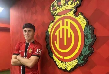 西甲最新动态：皇马巴萨争抢新星，西甲球员身价依旧高企