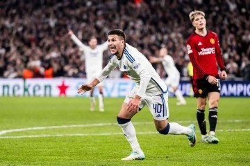 闪电截胡！巴萨击败10大豪门抢下19岁瑞典妖星，曾在欧冠绝杀曼联