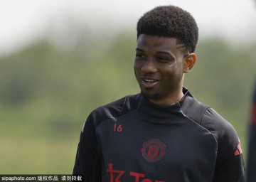 曼联加入8500万英镑争夺战:埃基蒂克转会或将重塑英超格局!