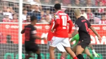 德甲第七轮激战:拜仁七战全胜领跑,勒沃库森险胜紧追