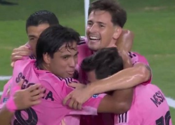 苏亚雷斯38岁独造2球，迈阿密国际2105万美元晋级16强