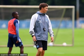 德甲球队汉堡训练备战比赛</title>
<title>德甲球队汉堡训练备战比赛