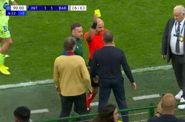 世体:弗里克和助手被罚款停赛,巴萨对处罚感到惊讶可能上诉