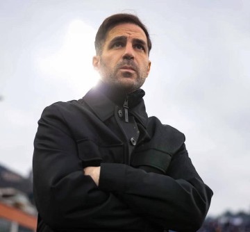 德甲意甲同日较量，豪门拜仁爆冷崩盘，黑马科莫大胜强势攀升积分榜