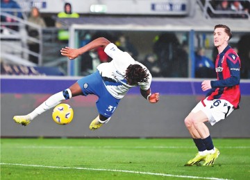 滕哈赫高压逼抢战术革新曼联：数据解析与实战影响