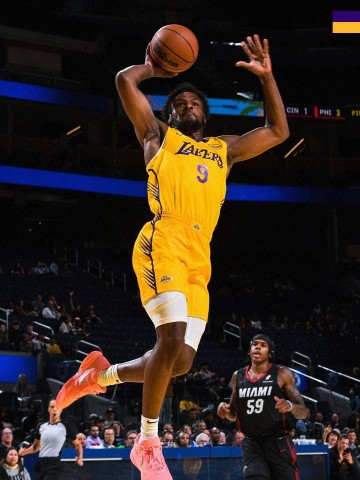 NBA夏季联赛:布朗尼10分湖人胜热火 勇士惜败马刺