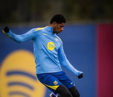 9球9助攻！拉什福德半程最佳引援，曼联太子为啥在巴萨打不上首发了