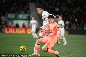 西甲-亚马尔闪击破门费兰建功+屡失良机 巴萨3-1埃尔切