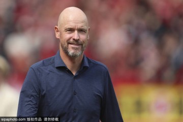 药厂德甲梦碎！2轮领先仍被绝平，滕哈赫的战术挑战何时终结？