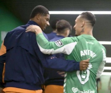 拉什福德摊牌！维拉报价没用，曼联1700万难题无解，他只想留在巴萨