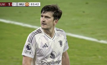 曼联全体球迷山呼马奎尔让他热泪盈眶,表态爱红魔!阿莫林要求加快续约