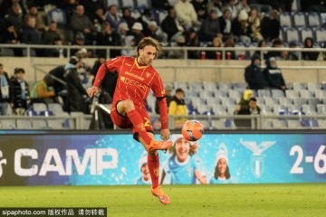 朗斯前锋托万荣膺UNFP法甲11月最佳球员:背后隐藏的努力与战术解析