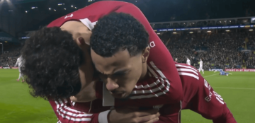 补时破门!英超神剧情:利物浦惨遭绝平,斯洛特气炸了