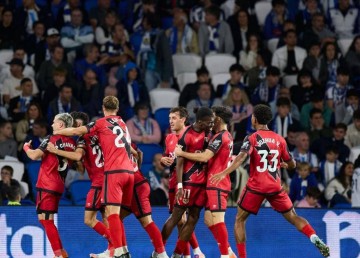 西甲积分榜最新战报:巴萨爆冷失利,马竞惜平,巴列卡诺绝杀皇家社会