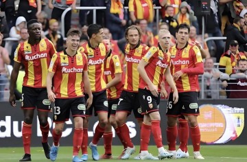 1-1,1-2,2-0欧洲狂欢一夜!阿森纳多打1人竟翻车!朗斯登顶法甲