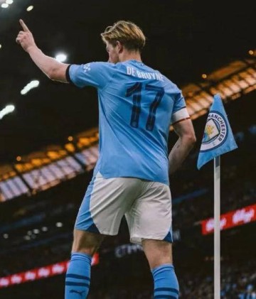 德布劳内宣布加盟那不勒斯,签下3年长约挑战意甲巅峰