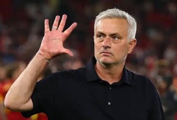 波尔图7连胜领跑,穆帅争冠路艰难