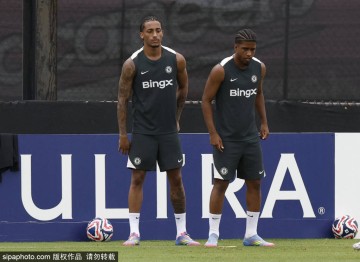 切尔西瞄准荷兰双星：西蒙斯与哈托能否成蓝军复兴关键？