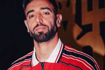 曼联想方设法不加薪挽留B费！给队长减负才能争冠，一数据远逊小贝时代