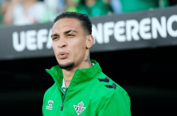 1亿水货觉醒!安东尼自降30%薪水也要逃离曼联真爱竟是这西甲队?红魔球迷集体破防了!