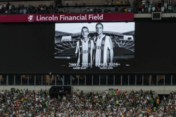 高清：世俱杯切尔西2-1进四强 赛前悼念若塔兄弟</title>
        
    <title>高清：世俱杯切尔西2-1进四强 赛前悼念若塔兄弟