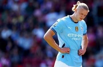 2-2!曼城遭点球绝平,哈兰德梅开二度进欧冠射手榜前十,瓜帅恼火