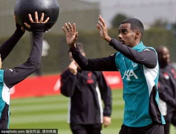 9000万解约金!利物浦领衔3大豪门哄抢德甲天才,中卫争夺战白热化