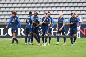 法甲焦点战：巴黎 FC 主场保级死磕！里昂客场能否稳冲前三？