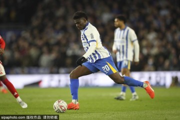 6.665亿镑!曼联营收创纪录 冬窗有钱追巴莱巴补强中场