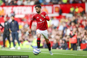 B费拒沙特肥约，曼联队长一席话让红魔泪目！费迪南德：我自愧不如！