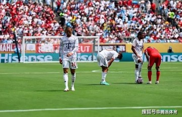 踢假球?拜仁0-1本菲卡,8人轮换避切尔西,进八强或战巴黎