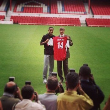 99年英超标王！亨利22岁时1610万加盟阿森纳，夺2个英超&4个金靴