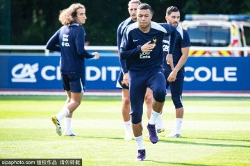 法甲震撼变革!LFP自建频道月费14.99欧元,足球转播格局大洗牌