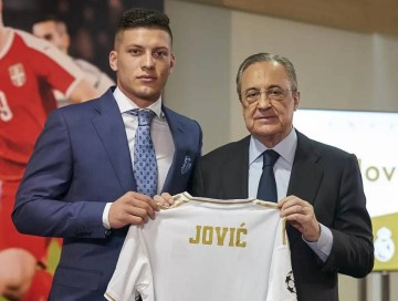 从法兰克福买前锋须谨慎!皇马、曼城都吃过亏,利物浦买埃基蒂克风险太大