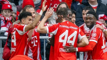 德甲焦点战拜仁3-2逆转法兰克福 豪取四连胜 凯恩28球领跑射手榜