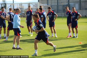 39岁魔笛转会米兰！传奇中场开启新篇章