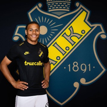 曼联1月300万签中锋小妖已在谈判！拉爵继续刮彩，单场10球射手失宠