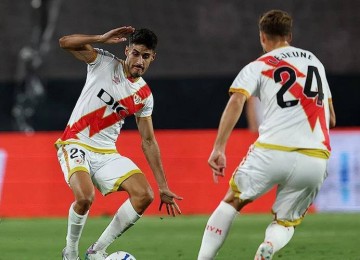 西甲焦点战:莱万特主场守反保级,巴列卡诺客场稳健争中游