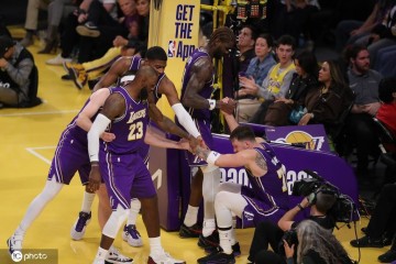 大范:里夫斯无球跑动不错 东契奇詹姆斯完全不动