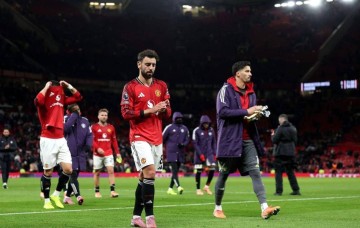 熟悉的曼联回来了?开场13分钟就多打一人,仍在主场爆冷输球