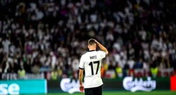 利物浦5-1胜内讧!萨拉赫霸道拒传球提前退场