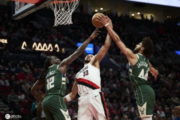 阿夫迪亚18+7克林根14+15 罗林斯36分开拓者击败雄鹿