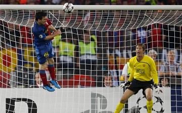 梅西2009年对阵曼联的头球被做成艺术品并被拍卖，估价百万！