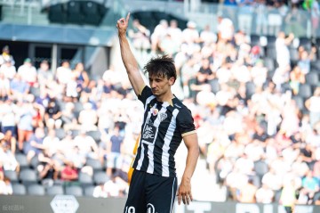 1-0,25岁勒保罗闪击制胜:助10人昂热击败巴黎FC,迎法甲开门红