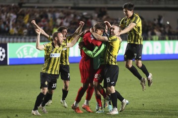 欧冠更近了！从乌鲁木齐到阿拉木图看比赛，飞行时间不到两小时，还免签！ | 记者观察