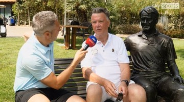 范加尔:我早就说过曼联是一家商业俱乐部 主帅无权决定引援