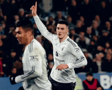 7-8！1-1！足坛疯狂一夜，那不勒斯出局，曼联补时绝平，切尔西爆冷