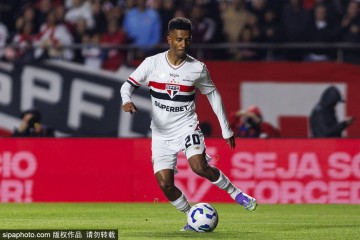 安东尼转会贝蒂斯:从曼联到西甲,足球的幽默与战术新篇章