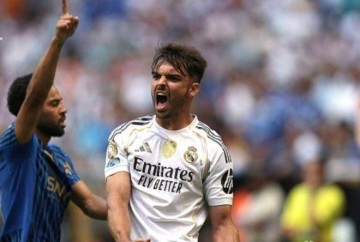 揪出皇马头号罪人!22岁后卫当裁判面无脑拉人 3次送点 西甲第2差